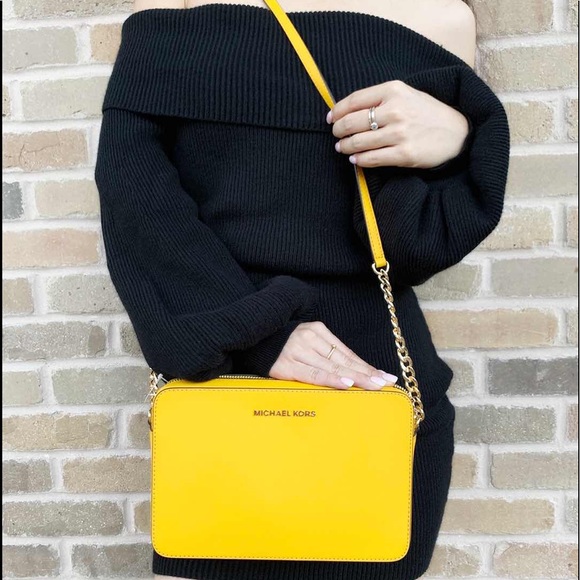 Gaby’sBags👜💕-NWT Michael Kors Crossbody - Picture 5 of 6